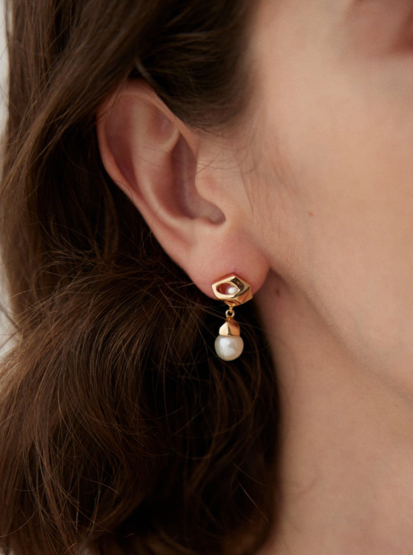 18K Gold Geometric Pearl Earrings